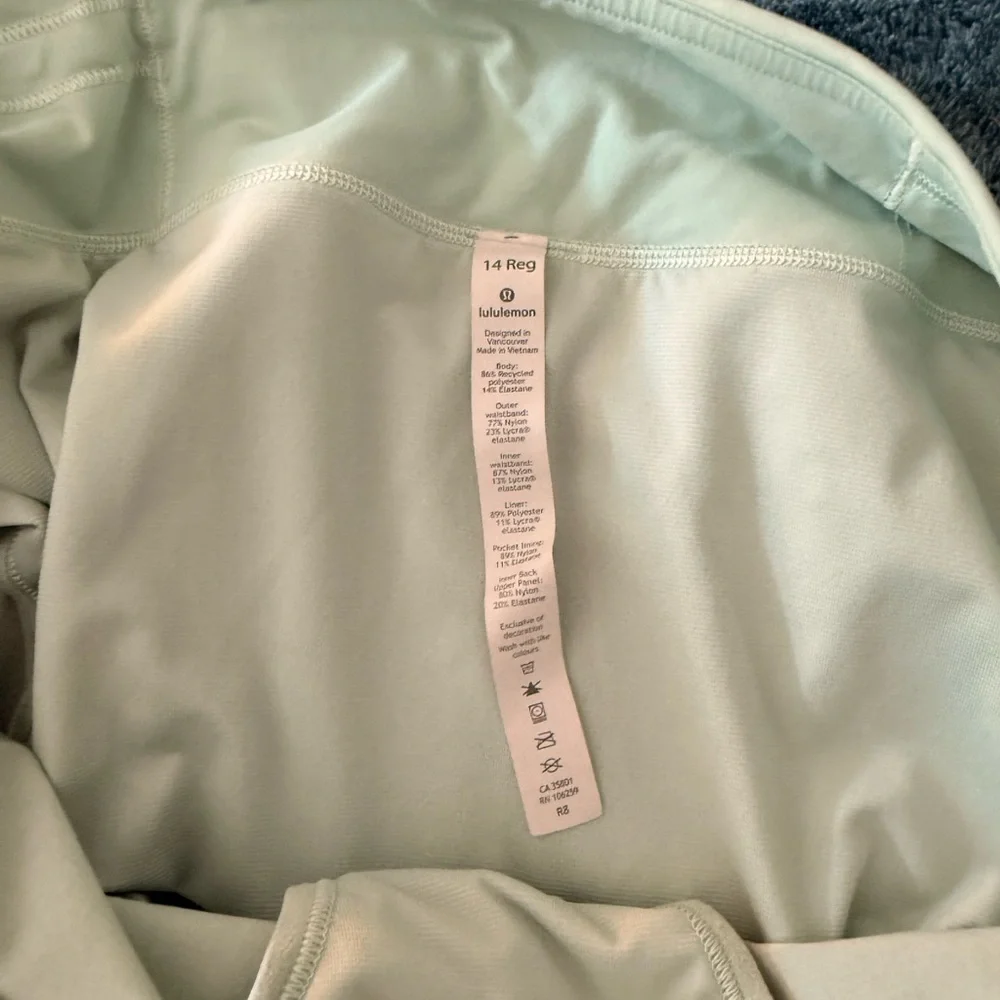 Lululemon Speed Up Low-Rise Lined Shorts 2.5" Size 14 - Picture 8 of 10